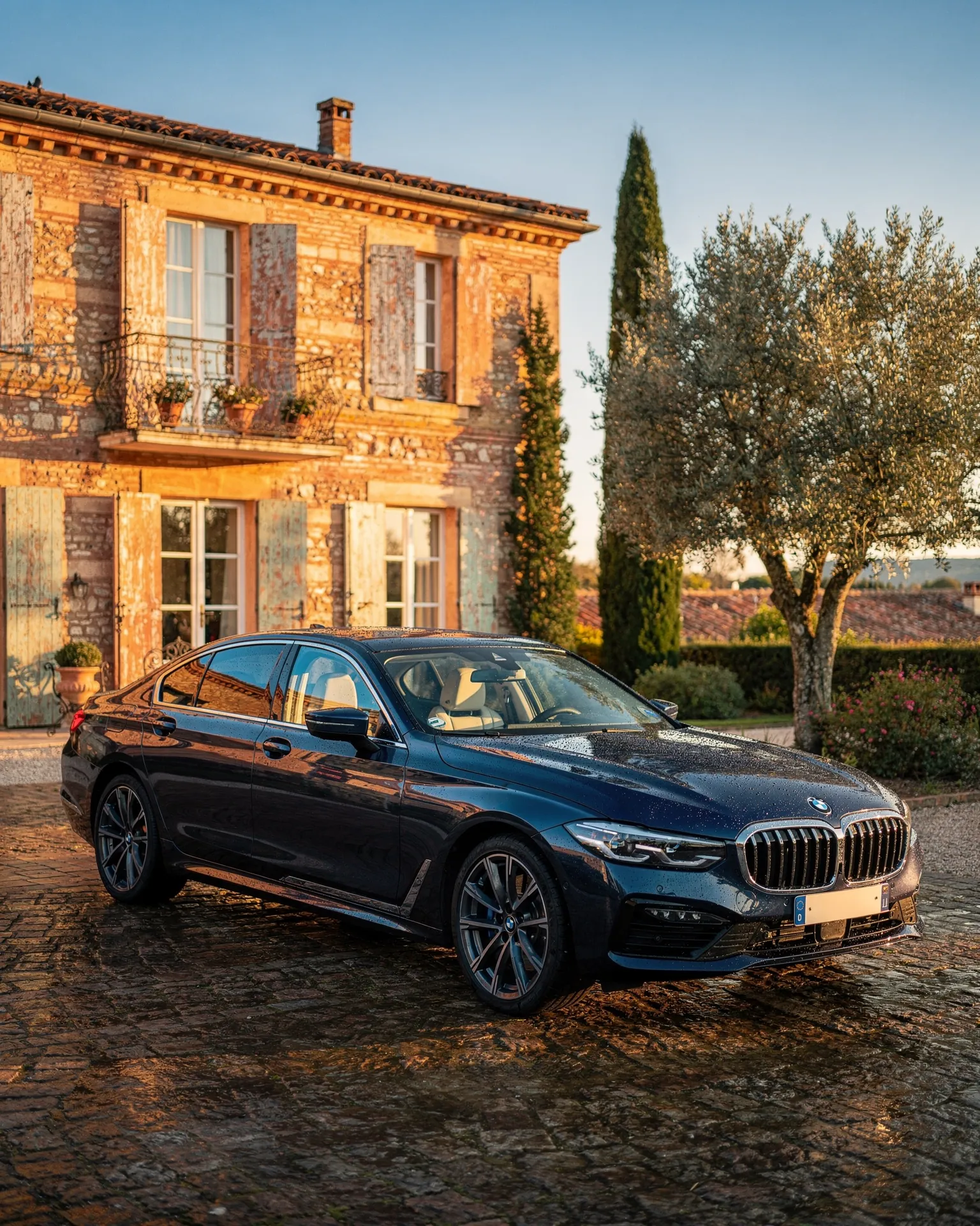 Voiture après nettoyage AutoÉclat — carrosserie éclatante